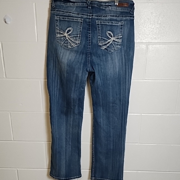 Wallflower Straight Leg Lightly Distressed Blue DenimJeans Stretchy 5 Pocket - Picture 1 of 15